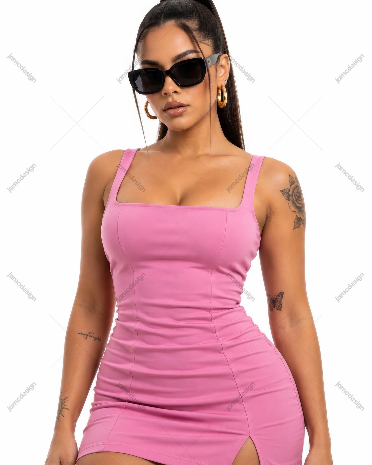 Femme En Robe Rose, Lunettes De Soleil Et Tatouages PNG