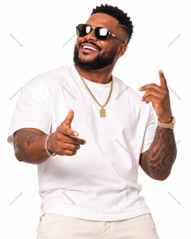 Hombre Sonriente Con Camiseta Blanca Y Gafas De Sol PNG