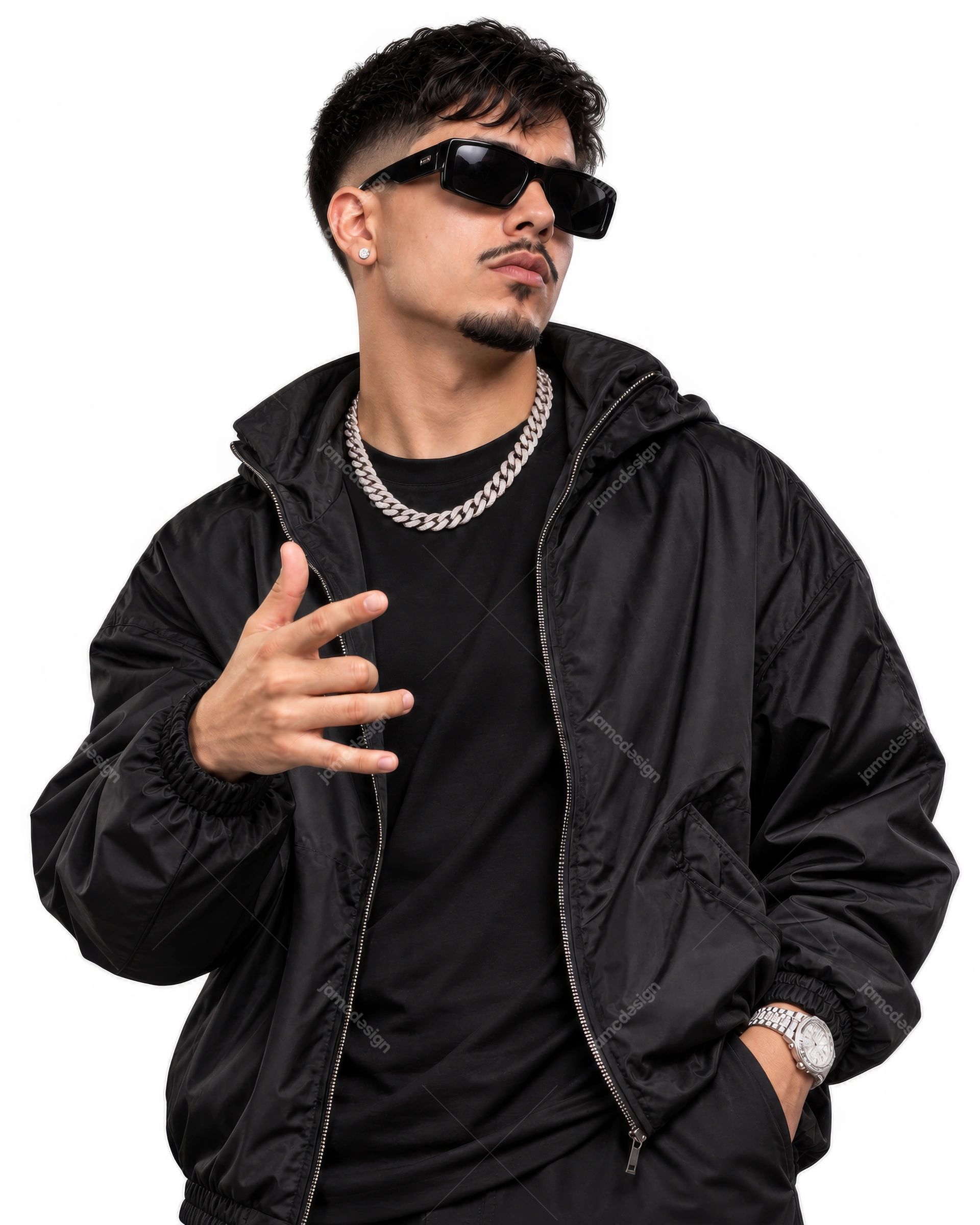 Homme Urbain En Streetwear Noir Avec Lunettes De Soleil PNG. Téléchargez cette photo PNG d’un homme vêtu de streetwear noir