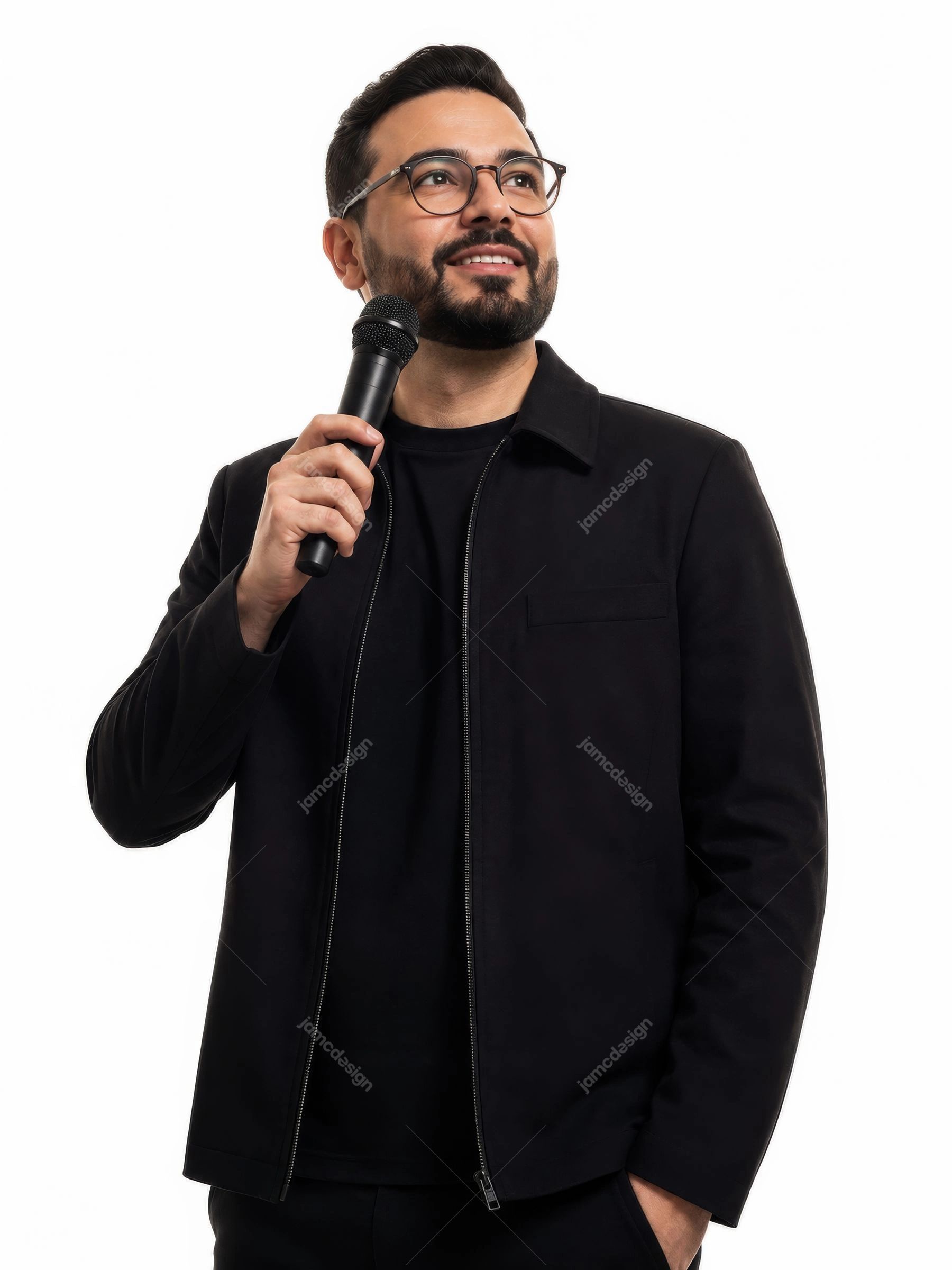 Foto De Estudio De Pastor Cristiano Orador Con Micrófono Y Barba JPG. Foto JPG de un hombre barbudo con gafas hablando por un micrófono de mano