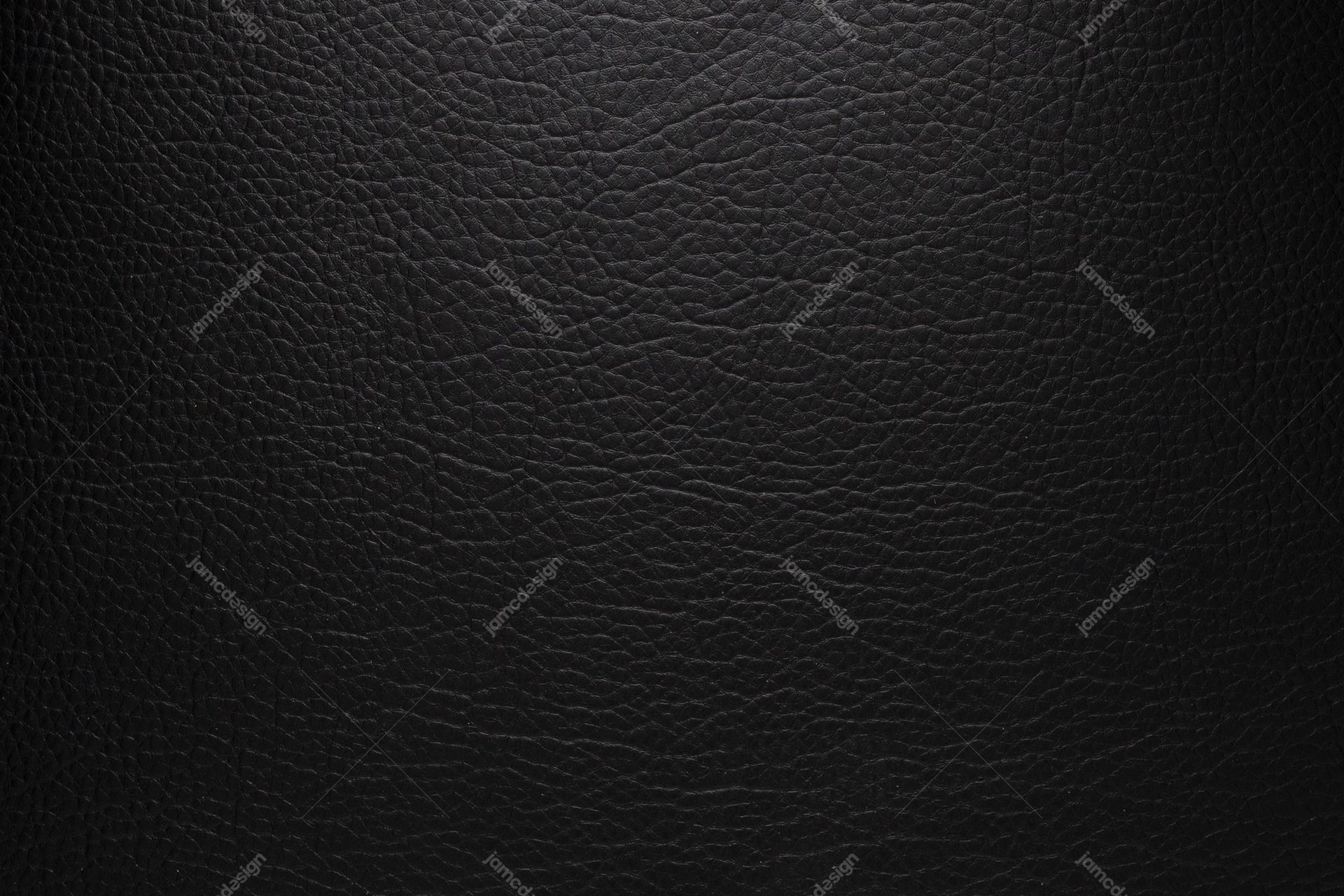 Fond De Texture En Cuir Noir Grainé. Cette texture JPG présente un gros plan réaliste et sombre de cuir noir grainé, avec de fines rides et de subtils reflets